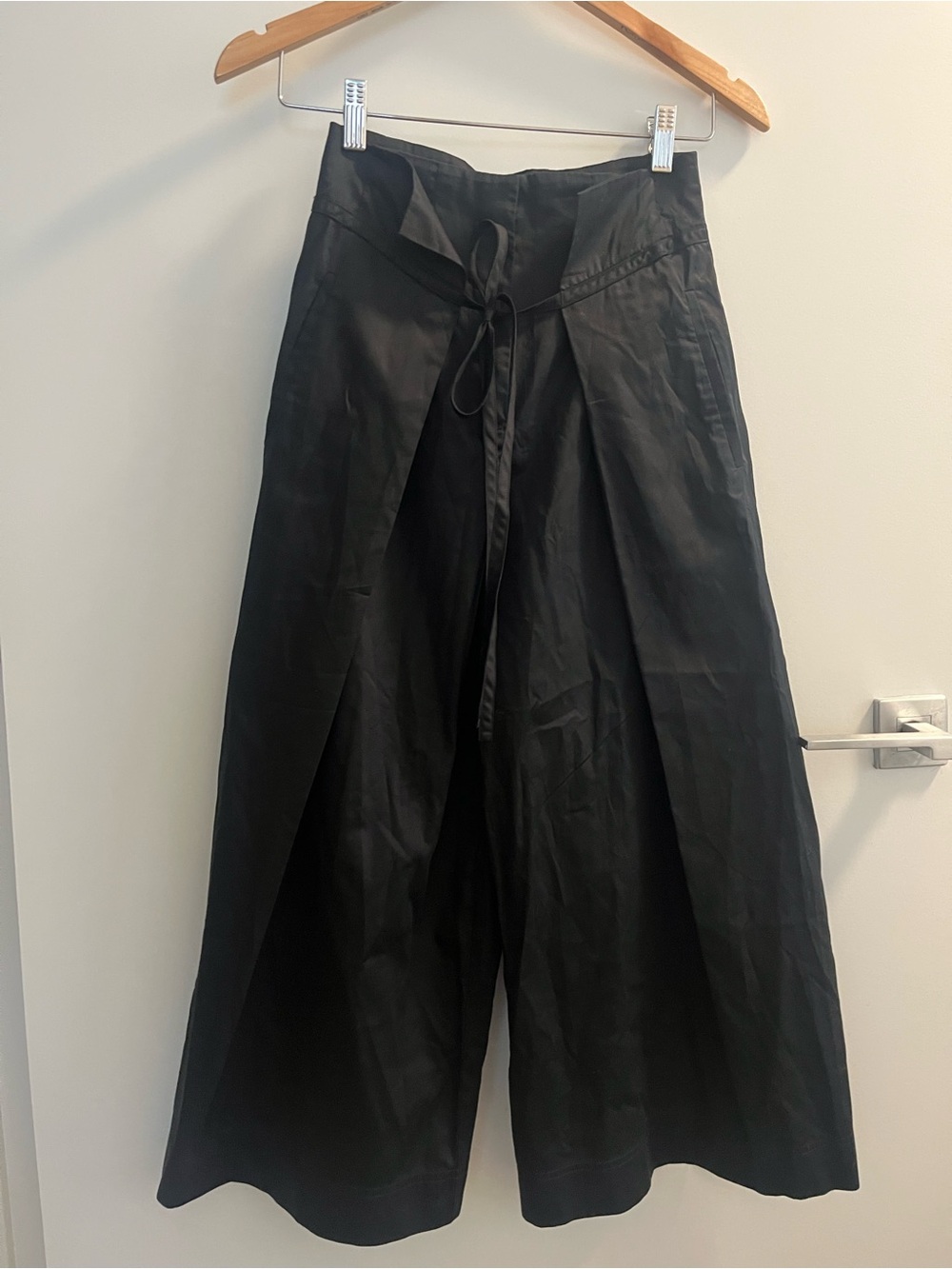 Aritzia Babaton 1-01 Black Cotton Poplin Culottes (Size 0)